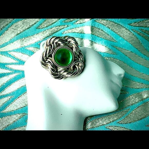 Vintage Laura Vogel silver twist green dome glass round clip earrings - Picture 2 of 7